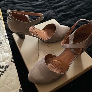 Gentle Souls by Kenneth Cole Raven Le, Chocolate, heel, women size 9.5 in box